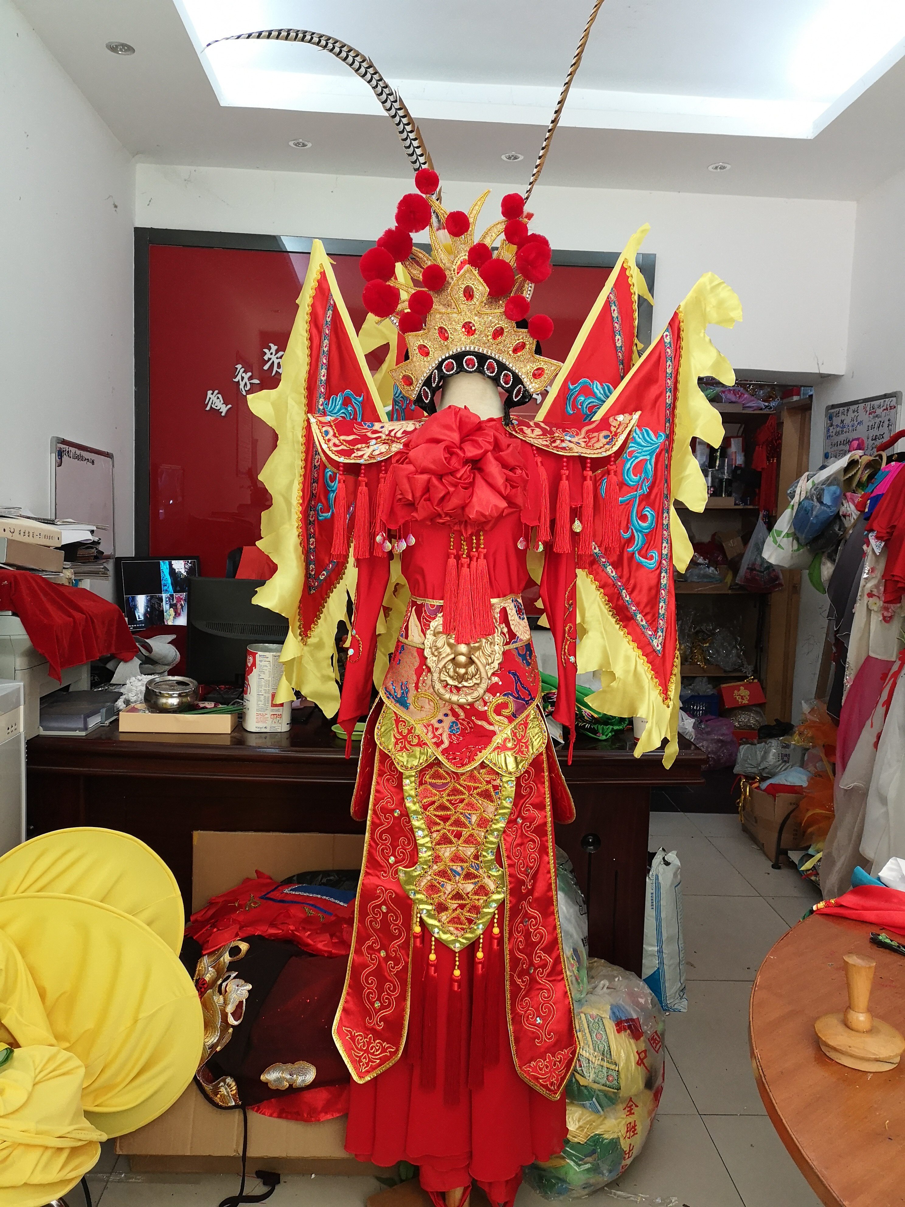 New high-end opera dress ordered to invigorated clothing opera companion dance to serve China's wind