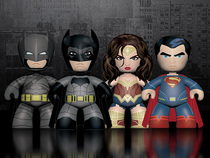 (Spot) MEZCO TOYZ Batman Superman Wonder Woman four-piece set 2 inches