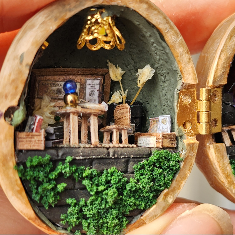 Sensitive Point Handmade Metal Buckle Birthday Gift for Girls DIY Miniature Scene Walnut House Material Kit
