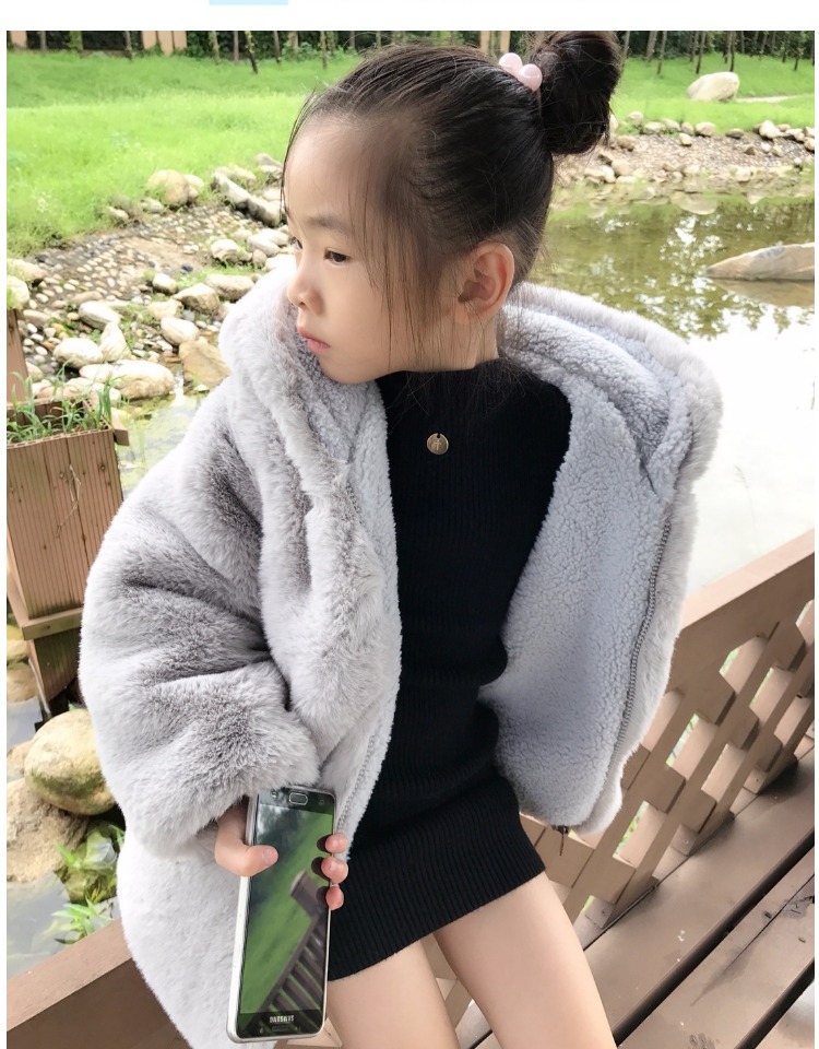 Mùa đông trẻ em trai và bé gái lông trẻ em lông một con thỏ lông cỏ sang trọng nữ dài phần công chúa áo khoác trẻ em đẹp