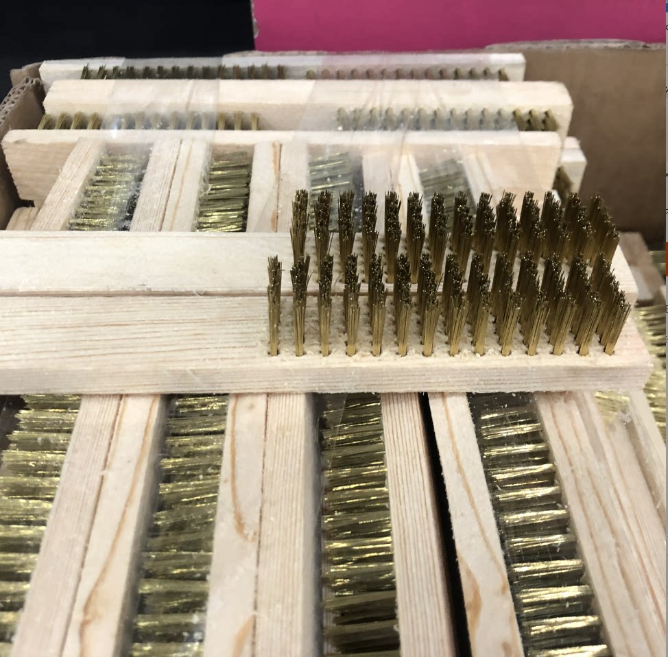 Factory direct sales lengthened encrypted copper wire brush copper wire brush wooden handle copper wire brush 6*14 row pure copper