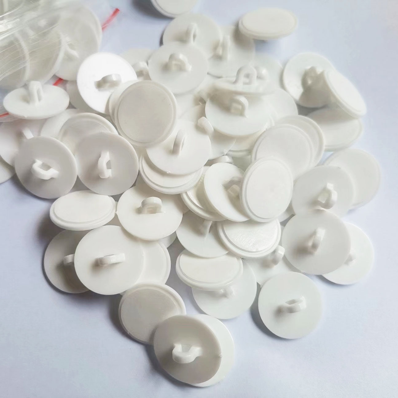 White Sticky Top FLAG HANGING ACCESSORIES POWERFUL SUCTION CUP CEILING FREE OF PUNCH PENDANT ACCESSORIES CRYSTAL BEAD CURTAIN HOOK HOOK