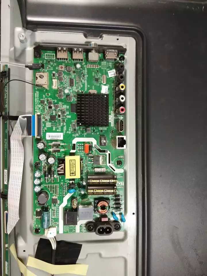 Original Skyworth 32E2A motherboard 5800-A8S470-1P00 with screen RDL320HY LD0