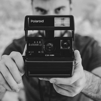 (film pill) Polaroid Pauli came to camera OneStep 636 to make a retro imaging
