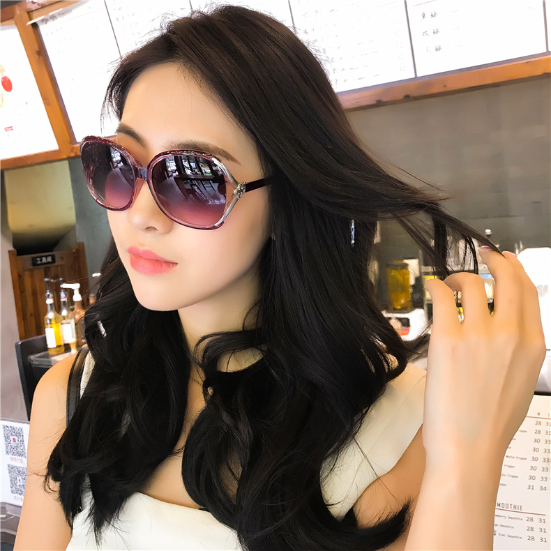Kính râm nữ thủy tinh sao cá tính kính 2018 mới kính mát nữ thanh lịch mặt tròn nữ tài xế mạng đỏ kính râm