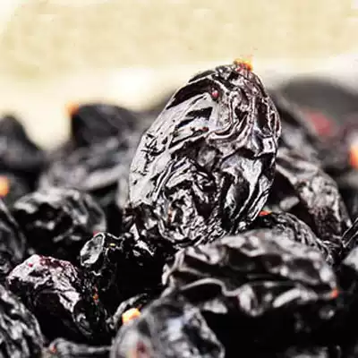 New goods in 2020 Xinjiang Turpan Blackcurrant Raisins seedless Raisins seedless 500g casual snacks