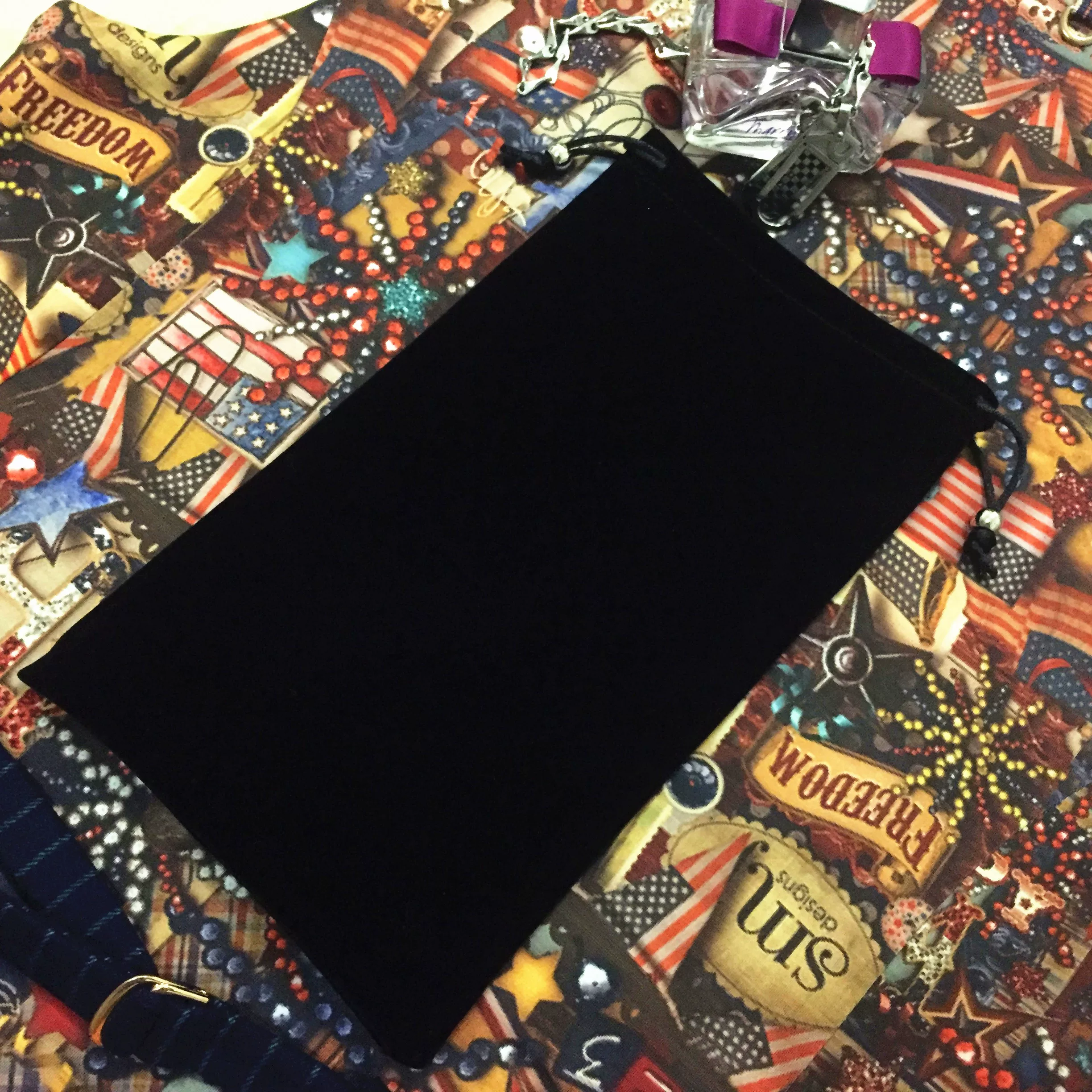 Косметический массажер, сумка для хранения, щётка, чёрная кожаная сумка