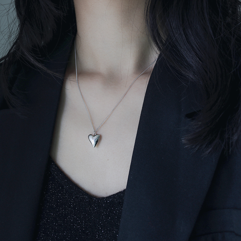 Cold wind whole body 925 sterling silver retro love clavicle chain chain INS style fashionable niche light luxury sweater necklace