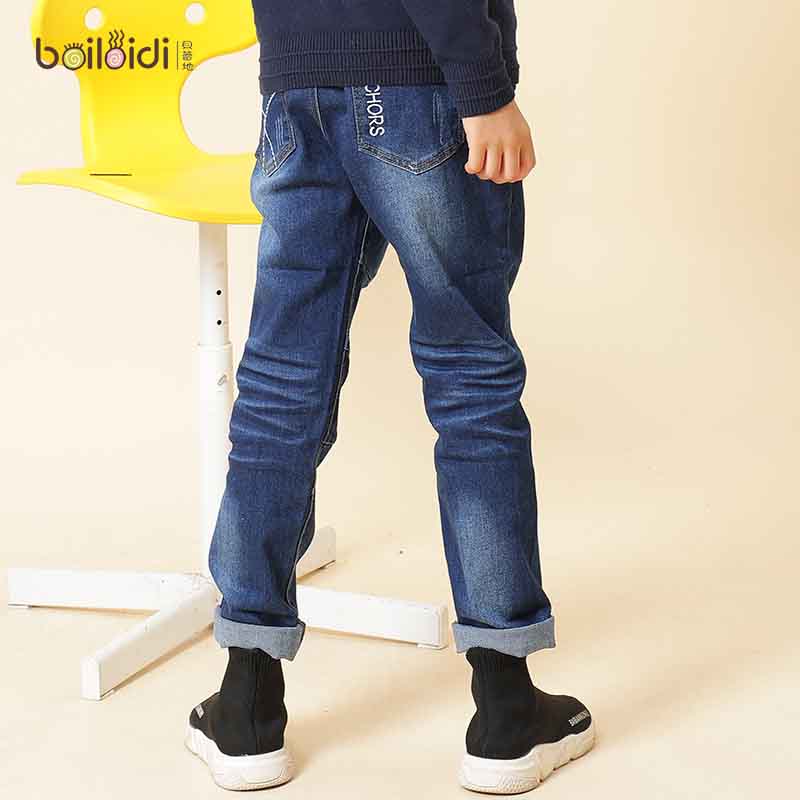 quần jean bé trai mùa thu mùa xuân và khí nước ngoài của Hàn Quốc phiên bản quần jean mềm trẻ em mùa thu quần hợp thời trang mới.