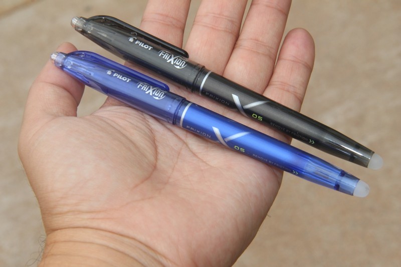 The imported erasable pen various refill 0 5mm with blue and black