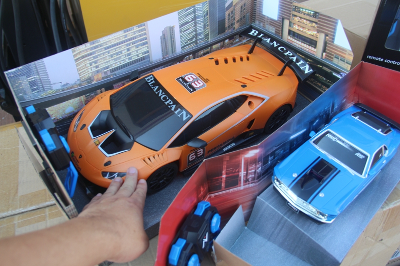 The brand's remote control car and the water race rowing