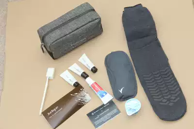 Cathay Pacific's first-class Danish Fangmeia wash bag cotton anti-slip socks full eye mask