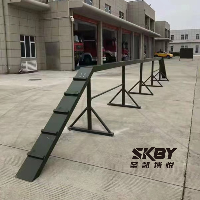 Unique wood bridge 400 meters 400 m obstacles outdoor physical fitness training obstacle board fitness fire training ground