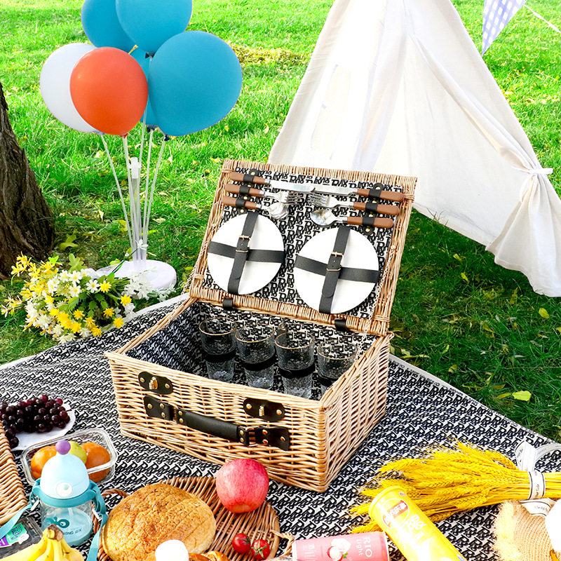 Custom picnic basket willow up to four people hand woven straw rattan choreography Countryside Picnic Basket Suit