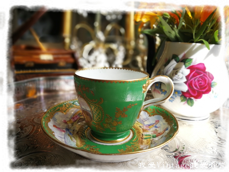 (Exited in the UK) 1840s Minton green background gilt hand-painted sailor pattern tea set two pieces
