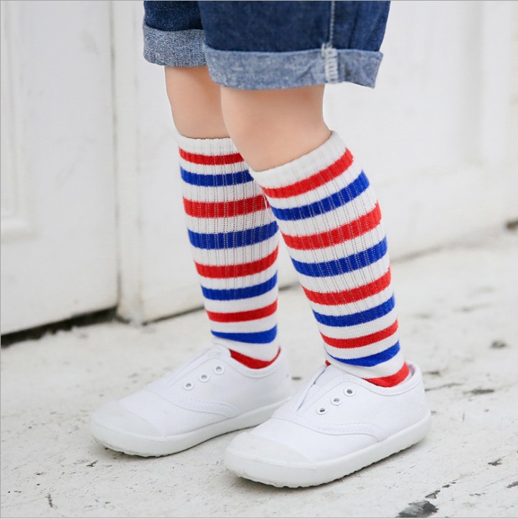 Vớ ống hoang dã Chaofan trẻ em thể thao bé trai và bé gái vớ cotton cao Mùa xuân và mùa thu bé vớ tất lót lông 