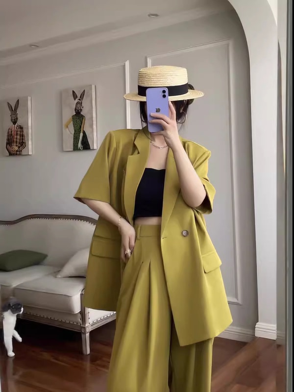 Summer New Style Plus-Size Women's Short-Sleeved Blazer and Wide-Leg Pants Two-Piece Set, Slimming and Lightweight Summer New Style Plus-Size Women's Short-Sleeved Blazer and Wide-Leg Pants Two-Piece Set, Slimming and Lightweight