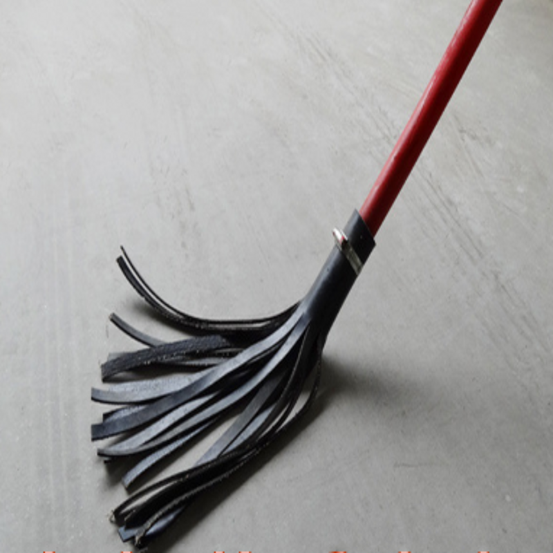 Firefighting forest fires the deep forest mountain forest to extinguish the fire and rubber whipping fire and mop fire-fighting equipment tools