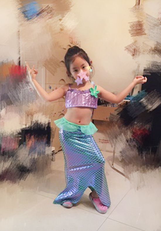 Shanghai Spot American Disney Little Mermaid Ariel Children chia tay áo tắm với đuôi cá + khăn tắm bikini cồ tròn hở lưng