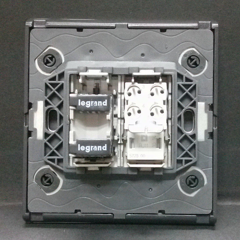 Розетка 罗格朗奥特系列 冰点银 电话+电脑插座 语音+网络插座 模块为镁色