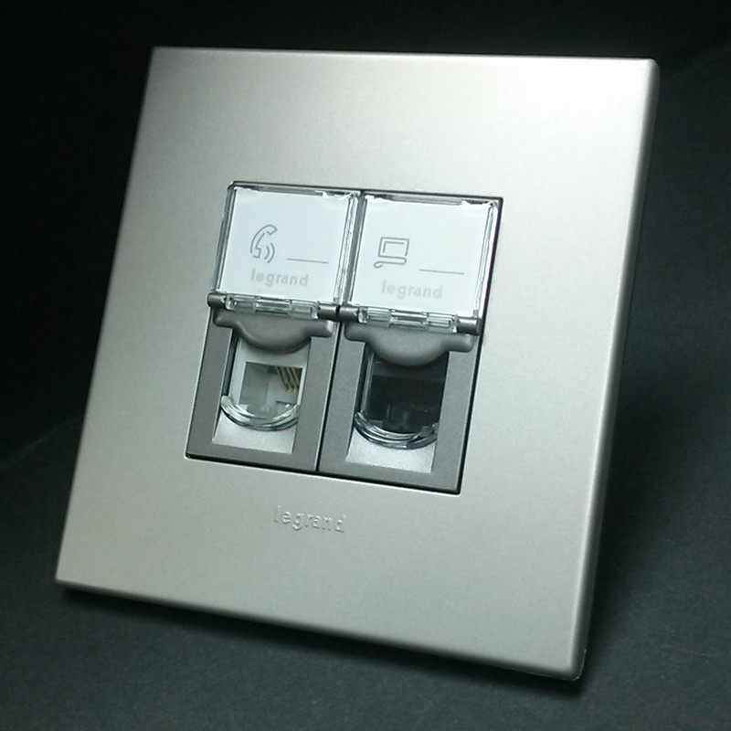 Розетка 罗格朗奥特系列 冰点银 电话+电脑插座 语音+网络插座 模块为镁色