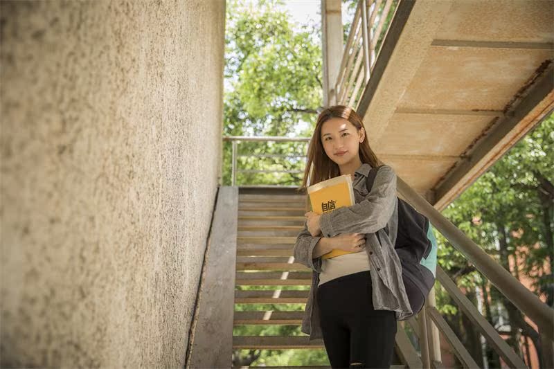 女大学生 女大学生