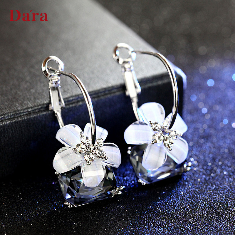 Silver Needle Earrings 2021 Synthetic Crystal New Tide Qi earrings Superior Sensation Web Red Ear Needle Light Extravagant