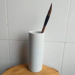 .6 Yuan ຫຼັກຊັບການເກັບກູ້ເຊລາມິກກະບອກກົງກະບອກ vase ການຈັດດອກໄມ້ຕາຕະລາງຕົກແຕ່ງການເກັບຮັກສາ toothpick holder brush
