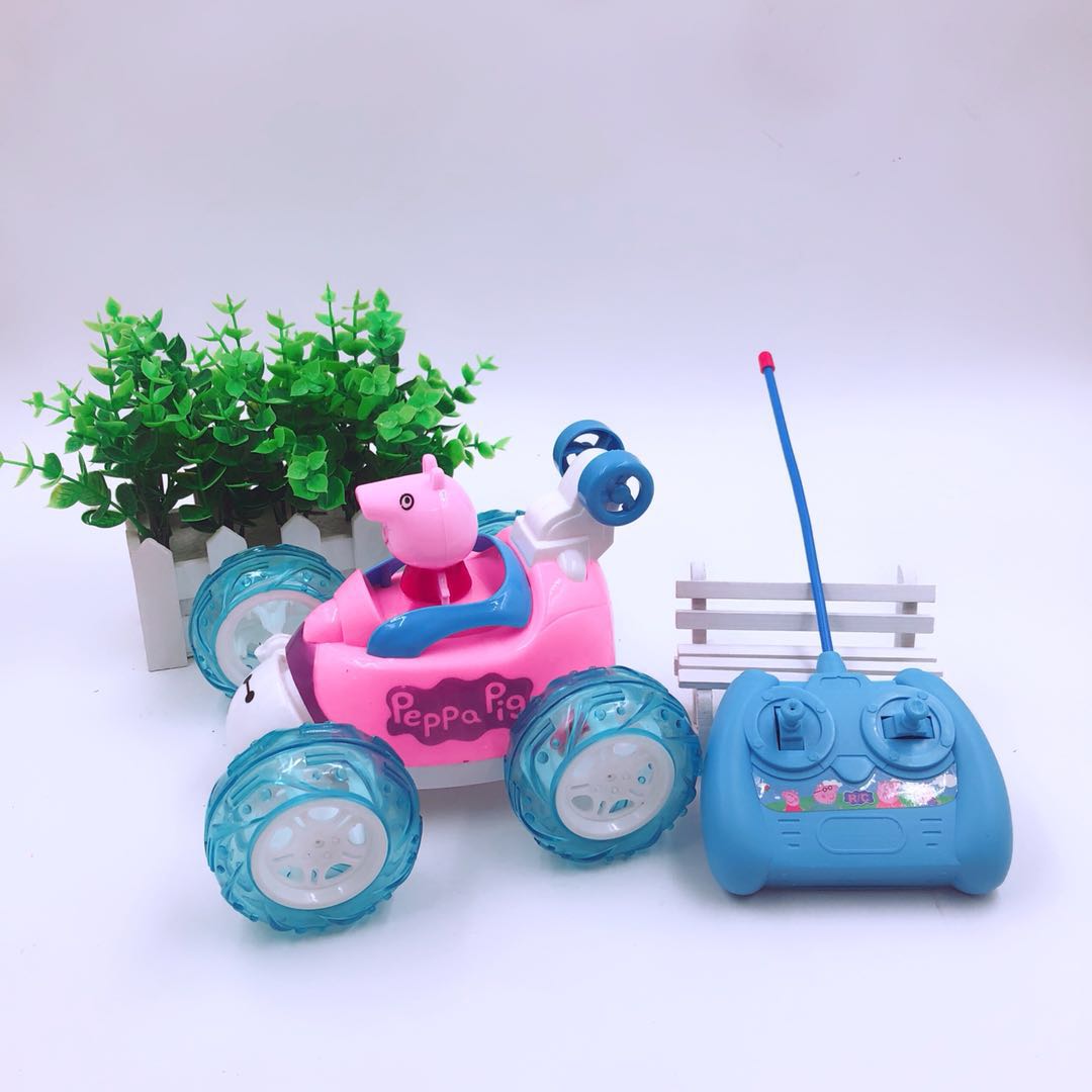 Phiên bản sạc của heo xã hội người điều khiển từ xa xe đóng thế mát mẻ lật trang lật đèn bé trai và bé gái đồ chơi trẻ em siêu nhân đồ chơi