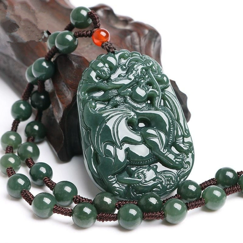 Натуральная подвеска из нефрита