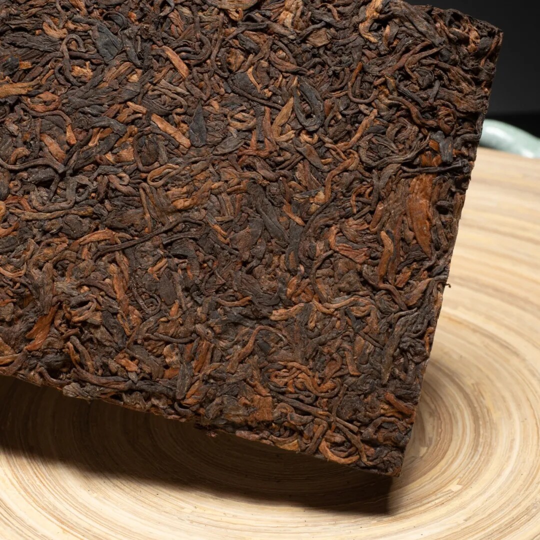 After 7 years of time journey Golden Bud brick old Pu'er Tea Ripe Pu century old tree Arbor tea gift