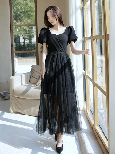 Черное вечернее платье, облегающий крой, 2025 года