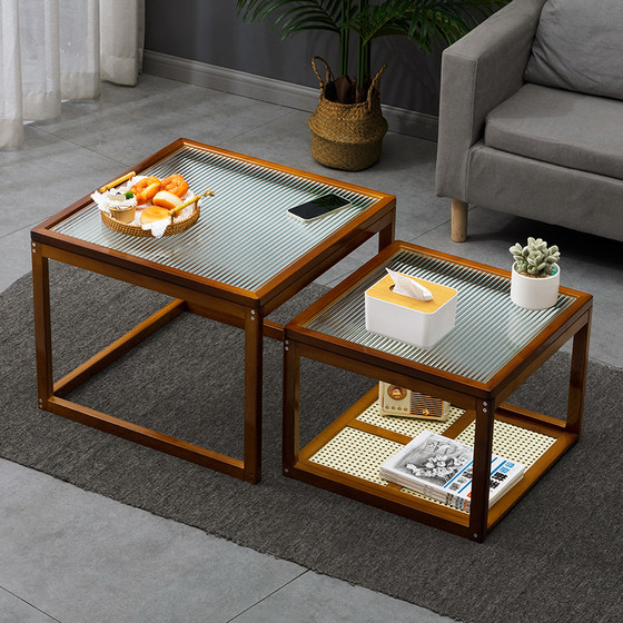 A few small coffee table sofa side cabinet round tables square several mini corners several bedside tables on the head of the table to move the balcony to move