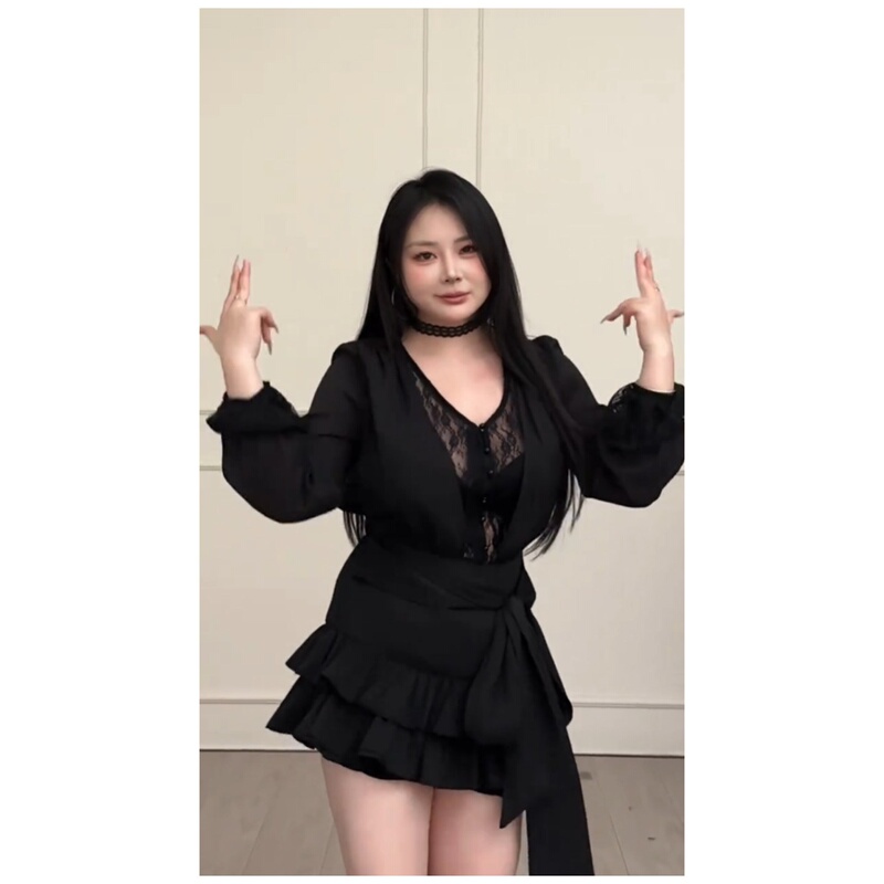 Plus-Size French-Style Lace Jacquard Hollow V-Neck Long-Sleeve Dress for Women, Hepburn-Style Black Short Skirt
