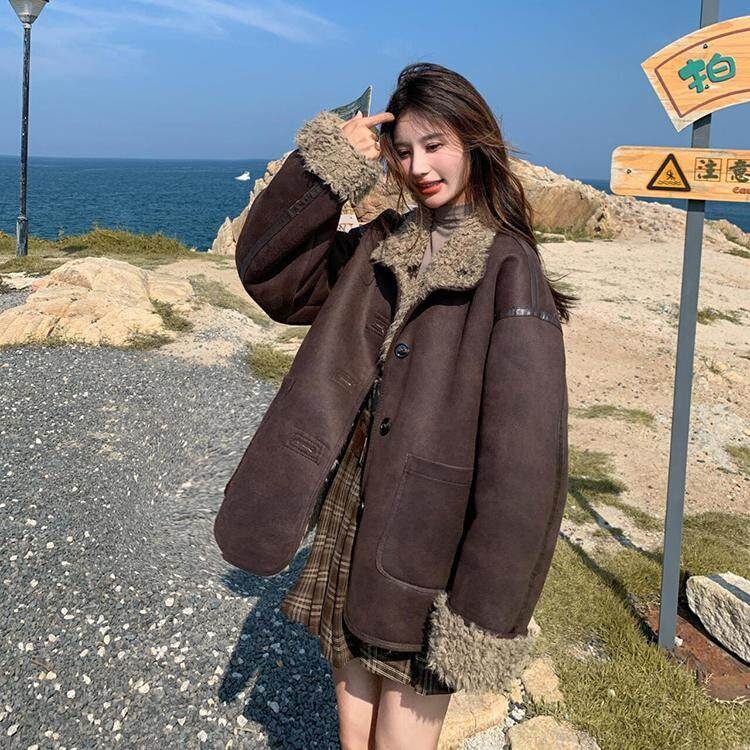 Plus-Size Korean-Style Retro Reversible Shearling Coat for Women, New Winter Model, Versatile Warm Coat Made of Shearling and Leather