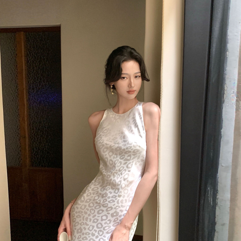 Nu Anuo's "Begonia White Leopard Print Dress for Women 2026 New Summer Mid-Length Slimming High-Quality Long Dress Nu Anuo's "Begonia White Leopard Print Dress for Women 2026 New Summer Mid-Length Slimming High-Quality Long Dress