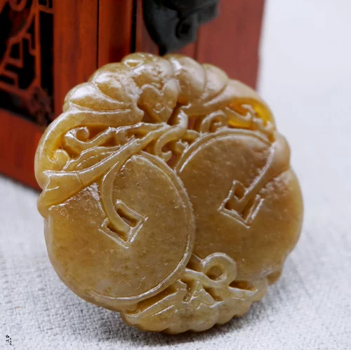 Двусторонная подвеска из нефрита подходит для мужчин и женщин