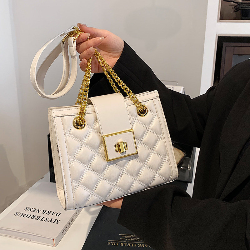 Spring Summer Texture Small Bag Pack Women 2022 New Fashion Rhombus Chain Bag Woman Pure Color Retro Single Shoulder 100 hitch