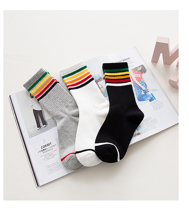 Mùa xuân và mùa hè cotton cầu vồng sọc thể thao nữ vớ cotton Nhật Bản gió ống trượt ván vớ thủy triều nữ 3 đôi - Bít tất nữ vớ da dài