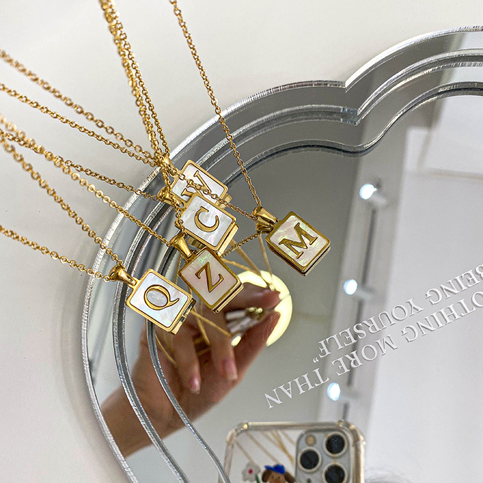 Casual Letra Acero Titanio Metal Collar Colgante display picture 3