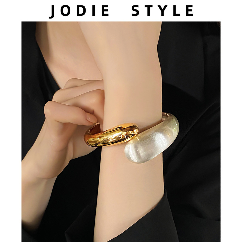 European and American Spring and Summer High-End Two-Tone Open-Ended Niche Design Bracelet for Women, Minimalist Style, Unique and Simple Bracelet