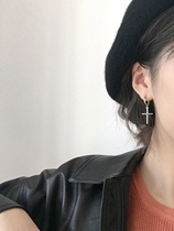A cold wind European and American Net red cool handsome Hong Kong wind s925 sterling silver cross ear buckle simple short earrings temperament