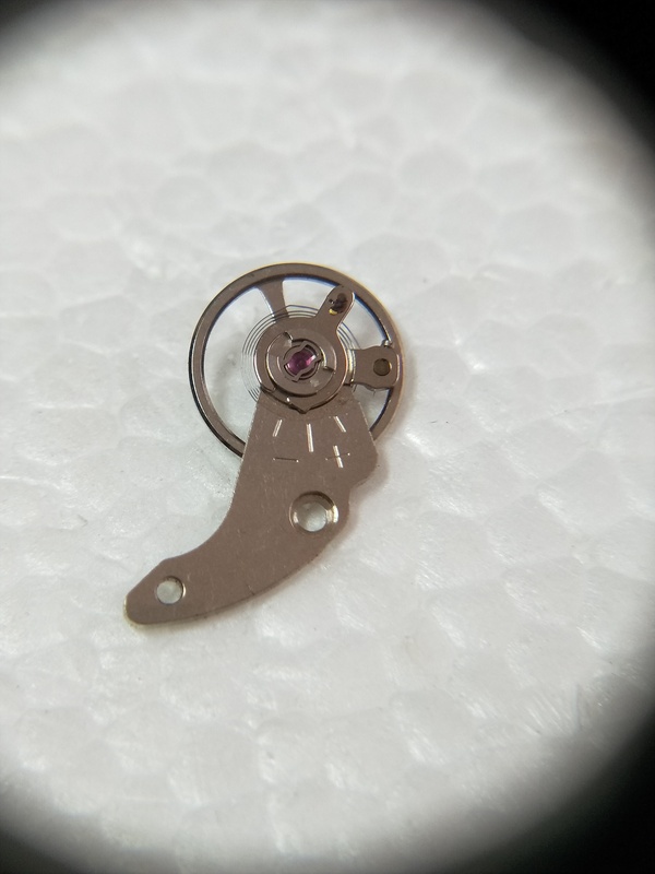 Watch Accessories Seiko Mechanical Movement 7009A7S26A Full Balance Original Hairspring Wheel Balance Wheel with Balance Clamp Disassembly