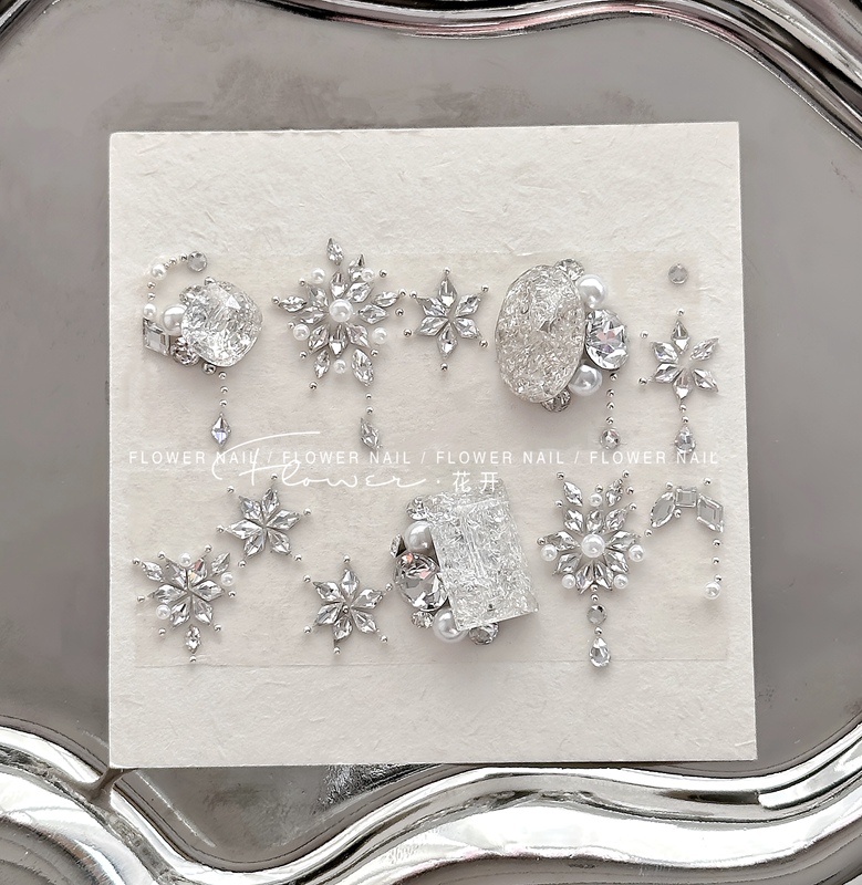 High-Quality Snowflake Nail Art Diamond Material Pack, Sparkling K9 Diamond Pack, White Crushed Ice Flower Nail Diamond Decorations, Plain Materials