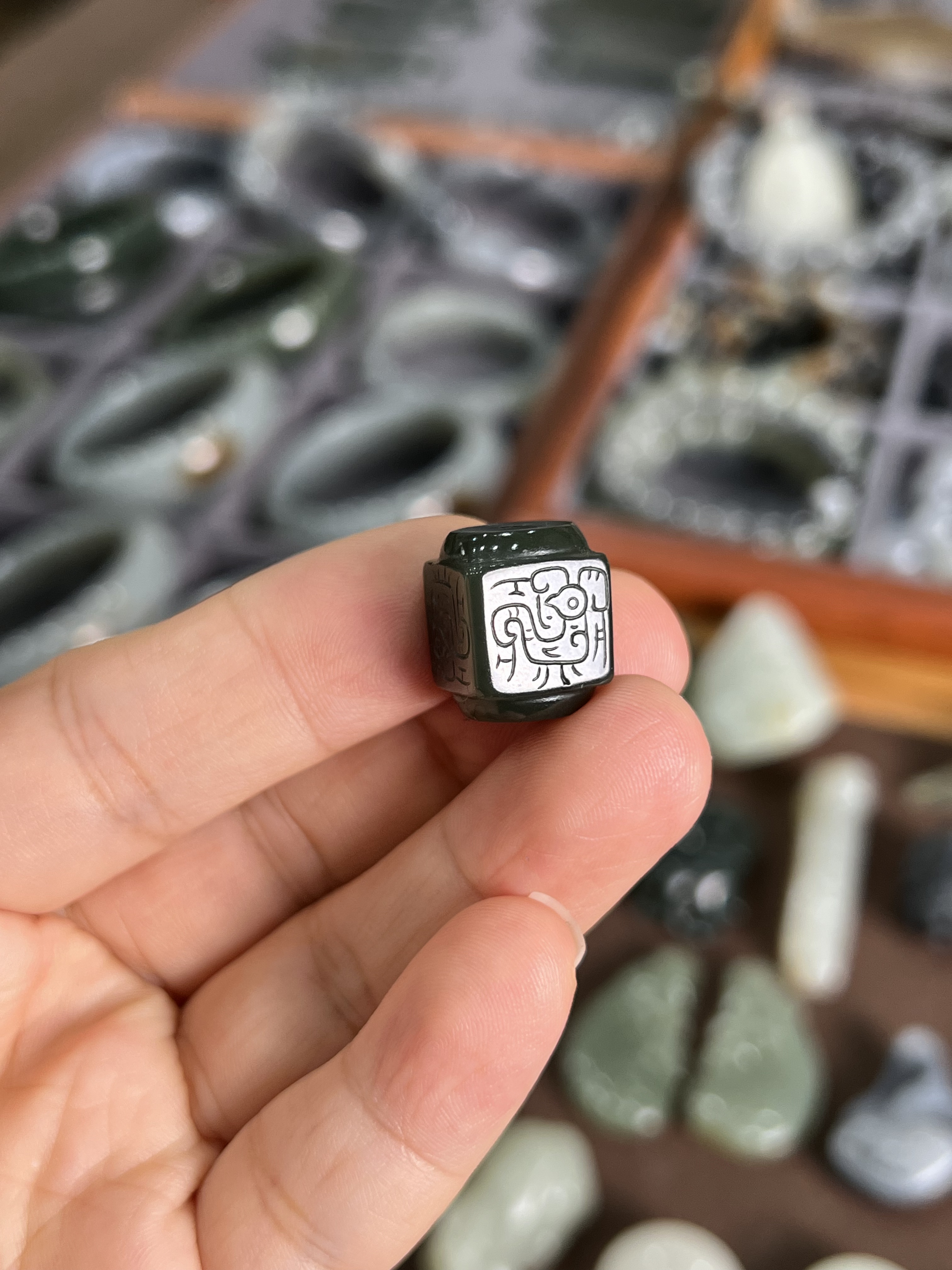 Pure natural high-quality Xinjiang and Tian jade seed material sand date green barrel bead pendant 5 8 gr has been sold-Taobao