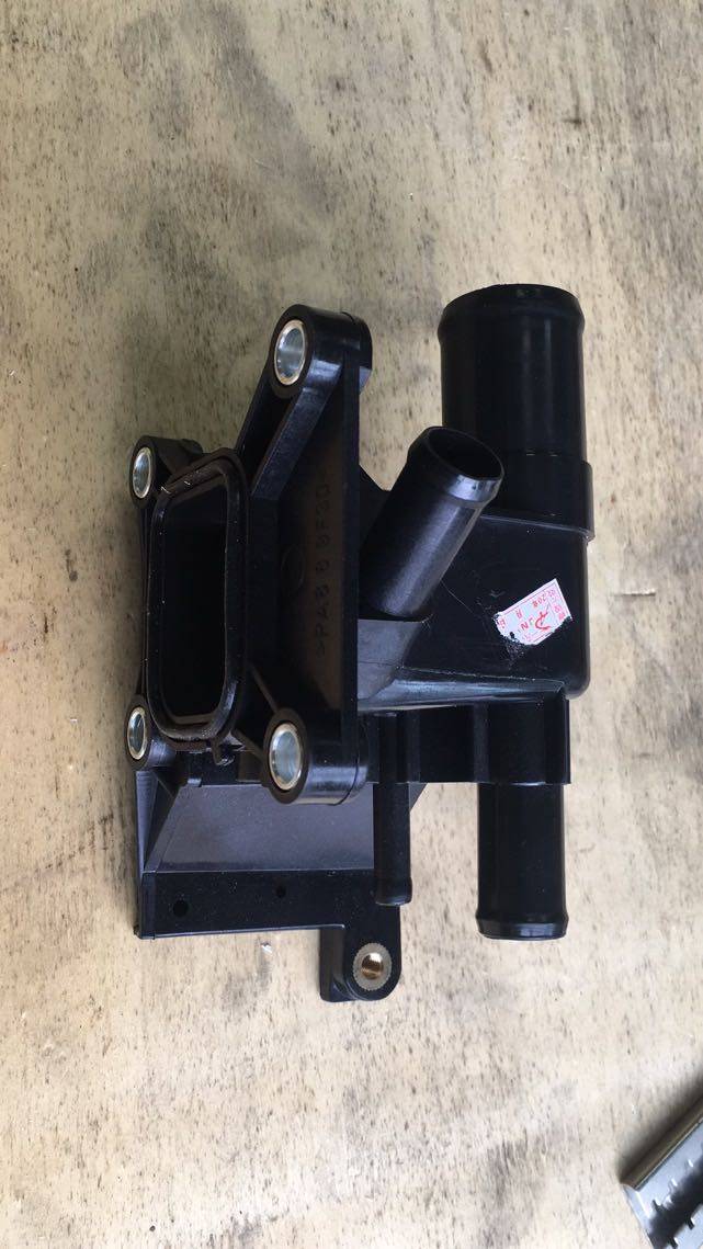 Mazda M6 Pentium B70 engine five - way cylinder tube water outlet pipe four - way original accessories