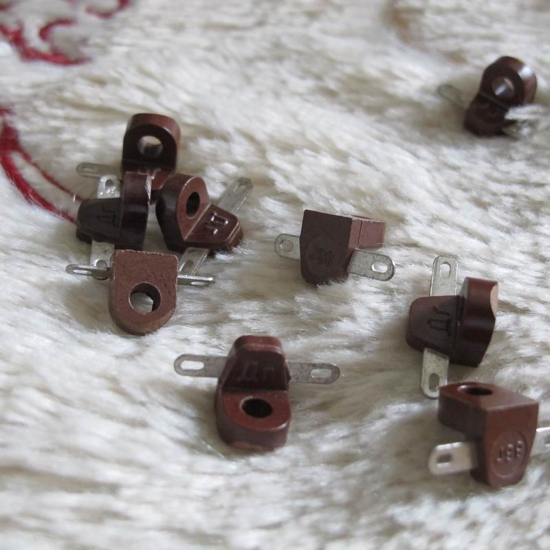 The Soviet vacuum tube liner's binding post hitch a hitch.