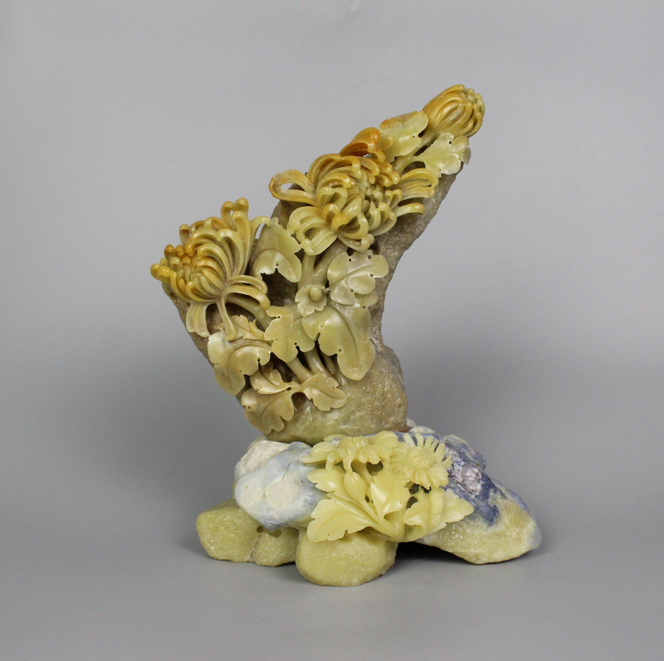 Green Fields Stone Carving Pendulum Pieces Chrysanthemum Qingya Gold Dazzling Natural Pure Handmade Art Genuine Products Genguan Basin Connoissesio