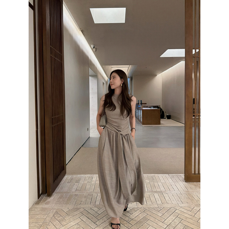 Slightly Sweet Sasa Minimalist Mature Style Sleeveless Dress for Women, New Spring/Summer Style with Tie, Elegant, Slimming and Relaxed Feel