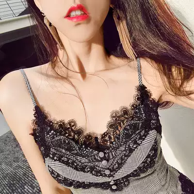 Be careful with machine suspenders, women wear lace inside and outside the vest, sexy off-strap bottoming sleeveless top, Hong Kong retro